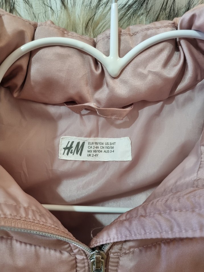 Kız Çocuk Pembe Kürklü Kapüşonlu Yelek - Görsel 3