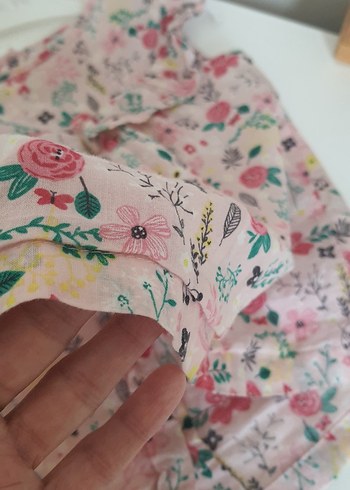 LC Waikiki Pembe Desenli Volanlı Kolsuz Elbise