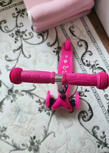 Renkli Pembe Çocuk Scooter'ı - Görsel 2