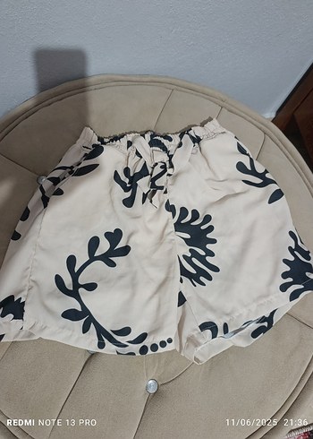 Bohem Renkli Desensiz Mini Şort