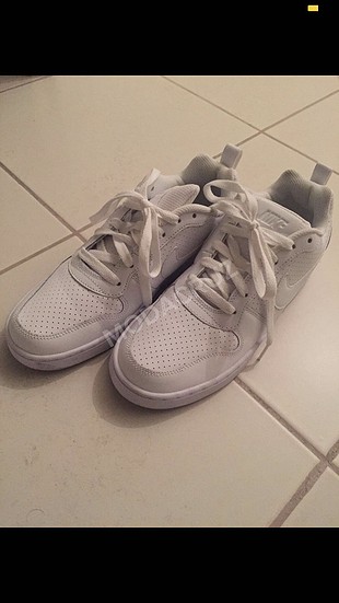 Nike court borough low
