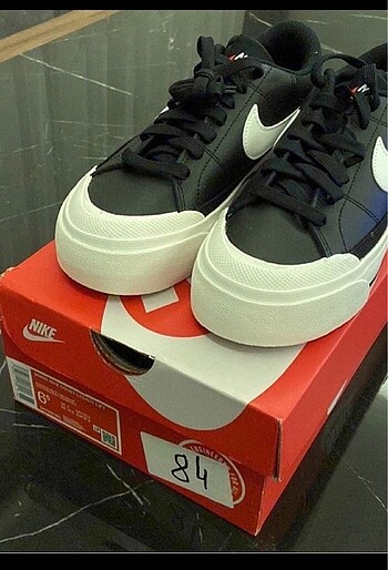 Nike Court Legacy Lift ????