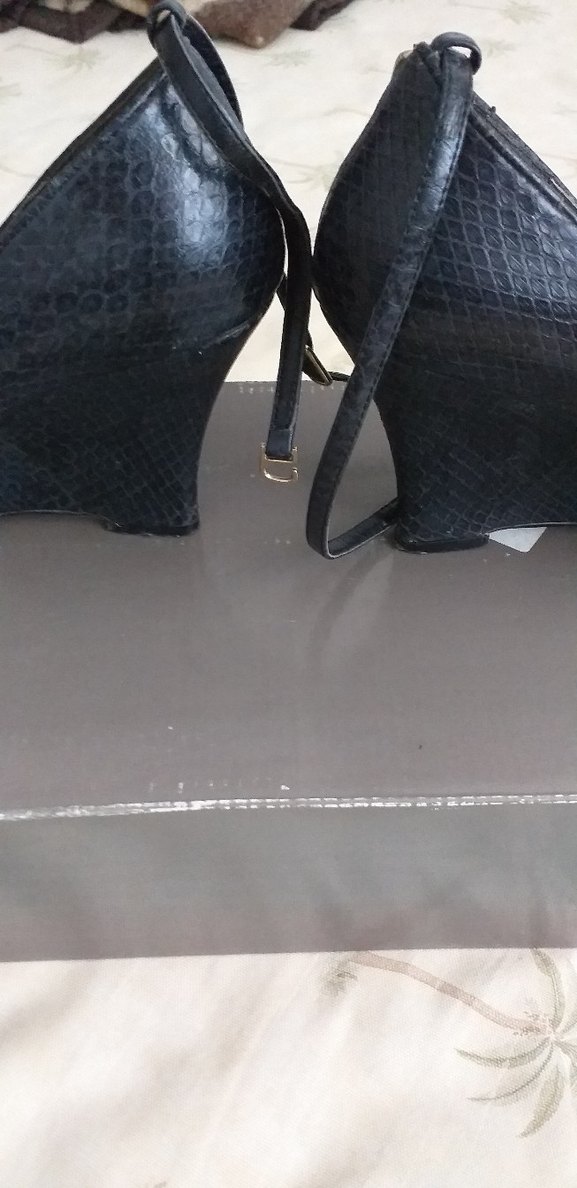 Kırmızı Detaylı Siyah Yılan Derisi Stiletto - Görsel 5