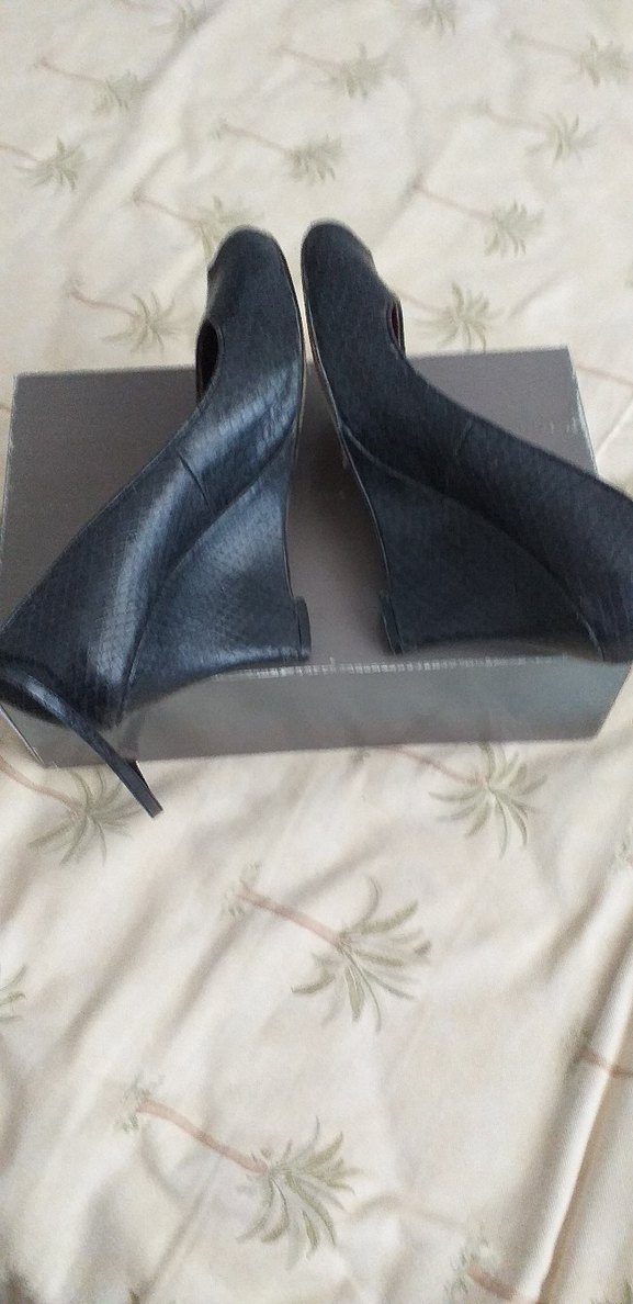 Kırmızı Detaylı Siyah Yılan Derisi Stiletto - Görsel 3