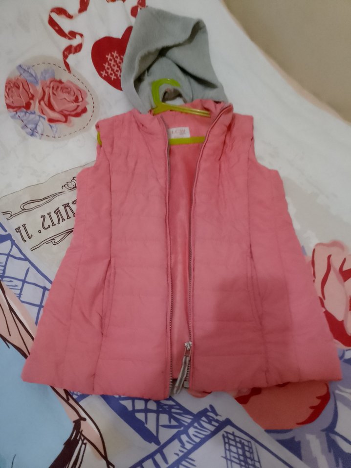 Kız Çocuk Pembe Kapüşonlu Fermuarlı Yelek - Görsel 3