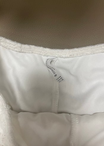 Beyaz Dantel İşlemeli mini etek - Görsel 2