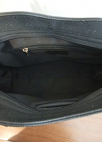  Beden siyah Renk Pierre Cardin kol çantası 