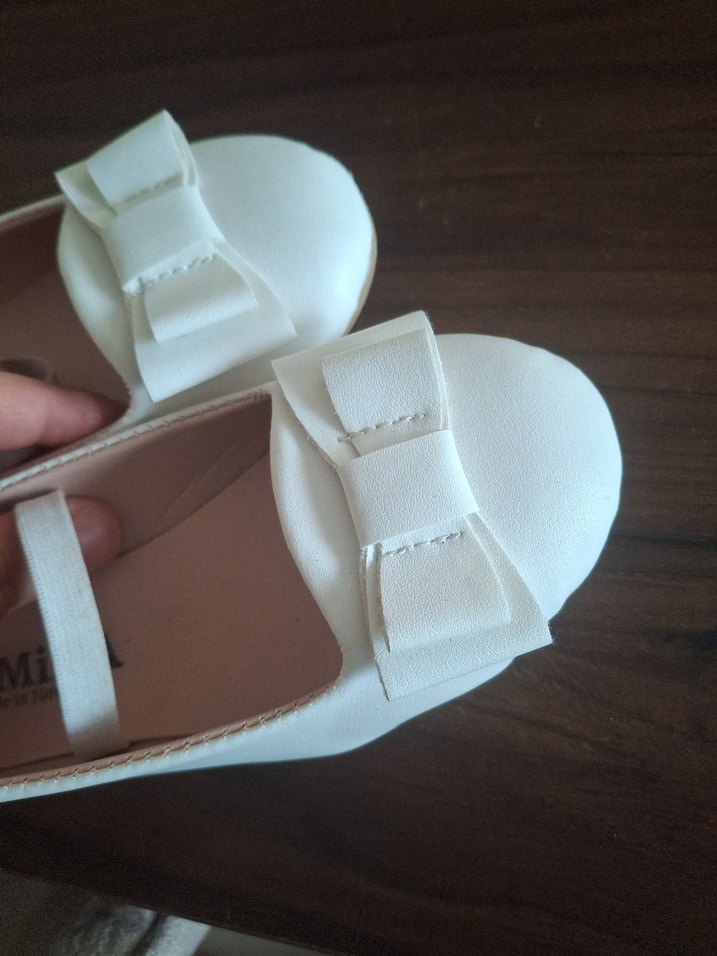 Beyaz Fiyonk Detaylı Kız Çocuk Babet - Görsel 2