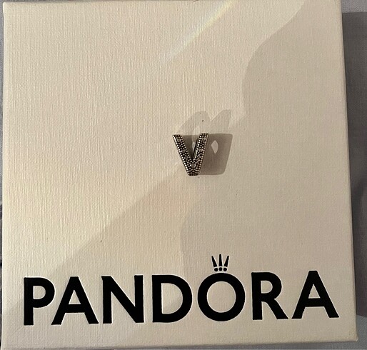 Orjinal pandora V harfi charm