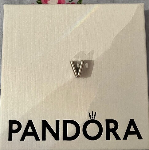 Pandora Orjinal pandora V harfi charm