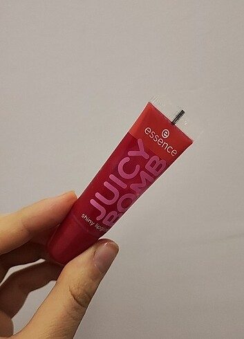 essence juicy bomb shiny gloss