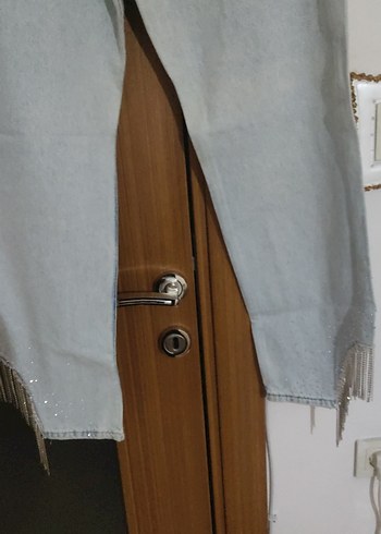 Buz mavisi taşlı paça yırtmaç ve zincir detaylı Denim Kadın Jean - Görsel 6