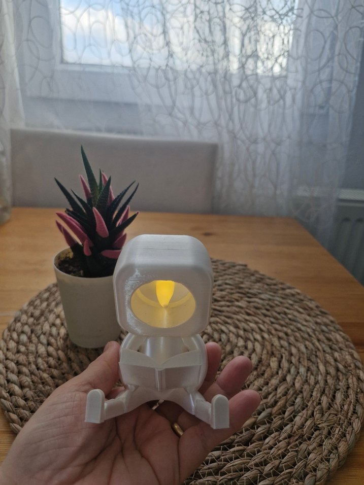 Beyaz Robot Tasarımlı Masa Lambası - Görsel 2