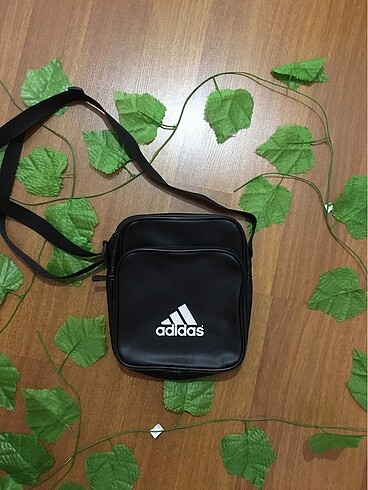 Adidas kol çantası