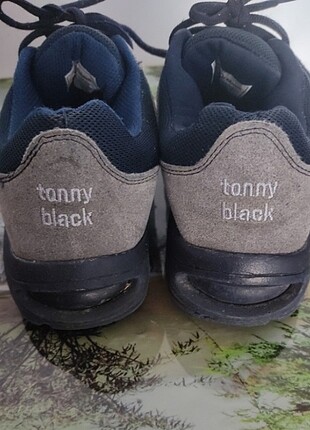 Tonny black