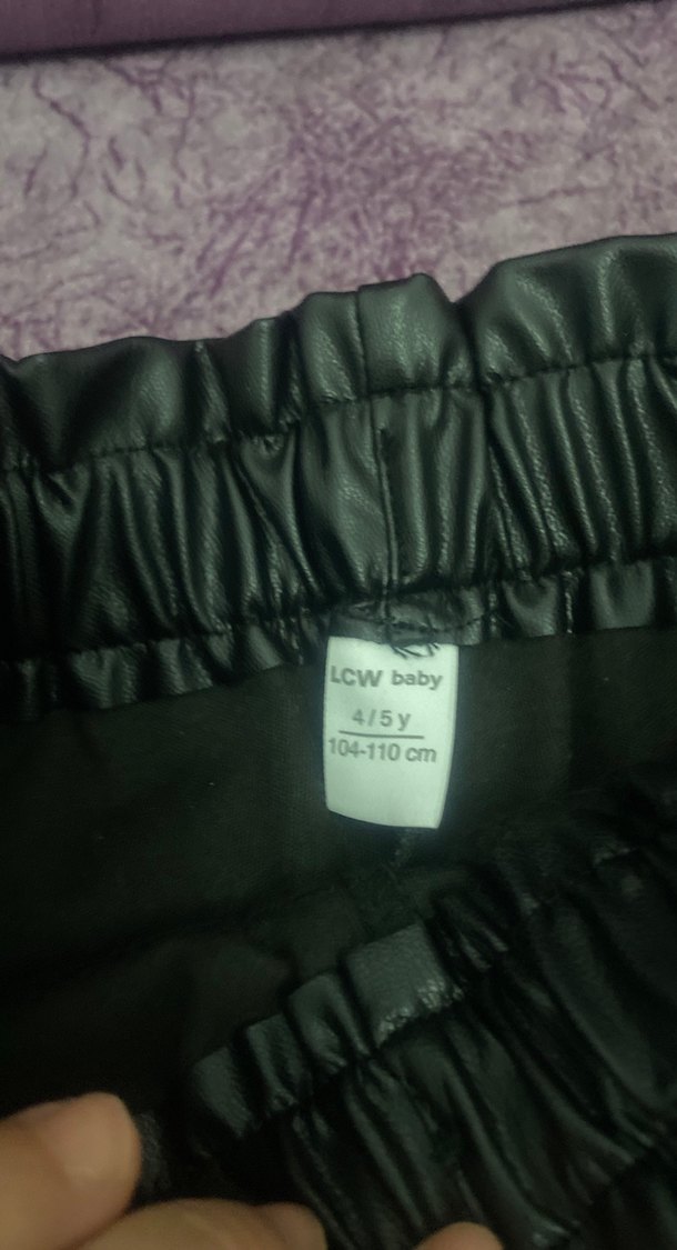 Kemerli Yeşil Deri Mini Şort - Görsel 3