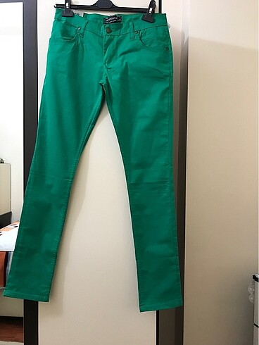 Yeşil kot pantolon