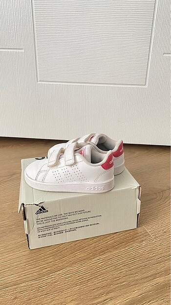 21 Beden beyaz Renk Adidas spor ayakkabı