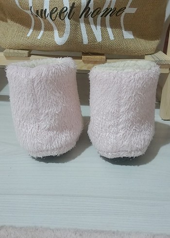 Kız Çocuk Pembe Kürklü Nakışlı Panduf - Görsel 3