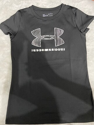 Under Armour T-shirt