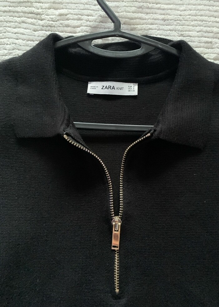 Siyah yakalı bluz - Görsel 3