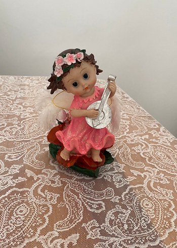 Pembe Elbiseli Müzisyen Melek Biblo