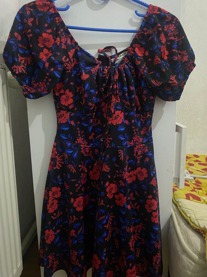 Çiçekli mini elbise - Görsel 4