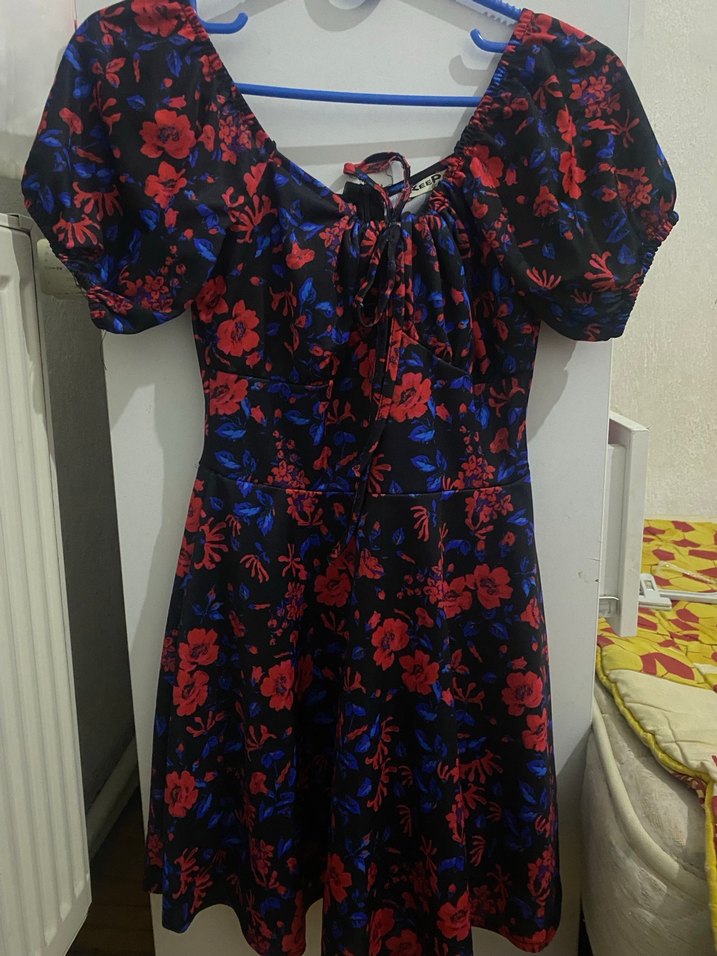 Çiçekli mini elbise - Görsel 3