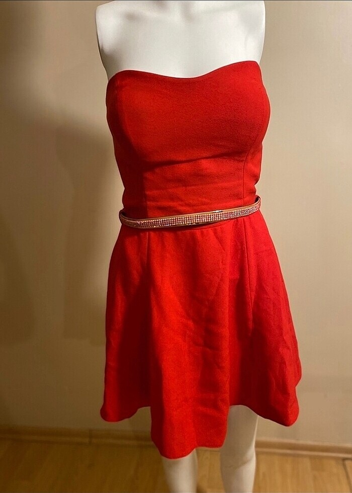 Kırmızı elbise - Görsel 2
