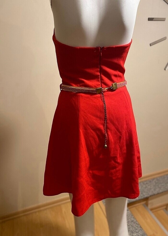 Kırmızı elbise - Görsel 3