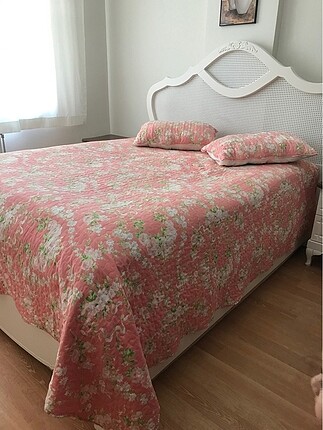 Yatak örtüsü takımı