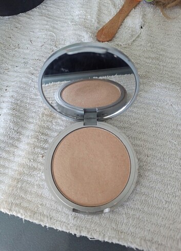  Beden Mary lou manizer aydınlatıcı.highlighter shimmer ,eyeshadow