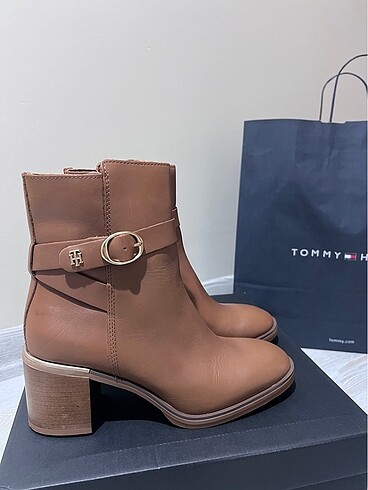 TOMMY HILFIGER KADIN BOT