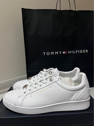 TOMMY HILFIGER SNEAKER