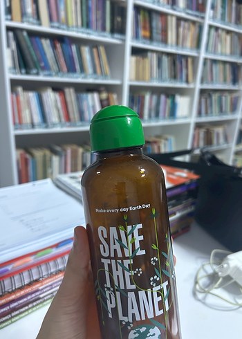 Yeşil su şişesi , Çevre Temalı - Görsel 2