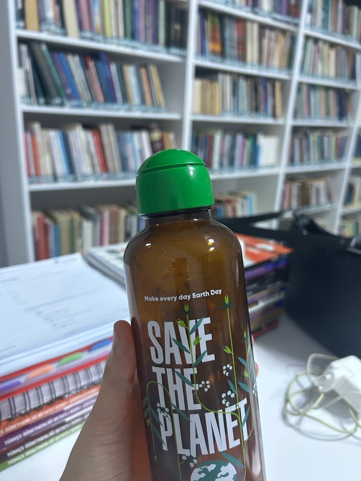 Yeşil su şişesi , Çevre Temalı - Görsel 2