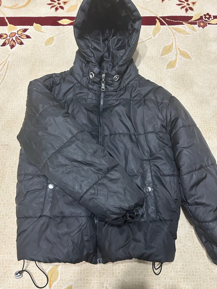 Siyah Kapüşonlu Kadın Kışlık Mont - Görsel 2