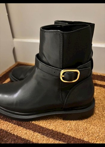 Tokalı Siyah Deri Kadın Bot - Görsel 4