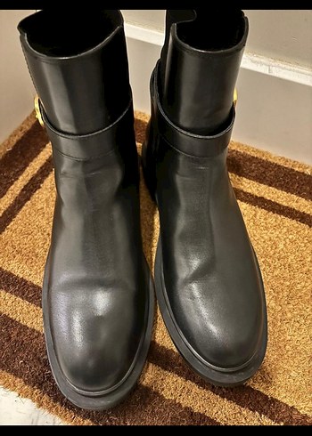 Tokalı Siyah Deri Kadın Bot - Görsel 3