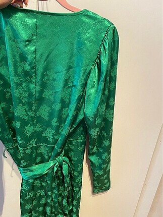 xs Beden yeşil Renk Zara zumrut yesili elbise