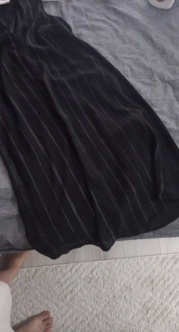 Siyah V Yaka Kolsuz elbise - Görsel 3