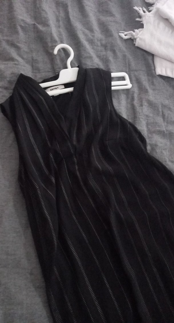 Siyah V Yaka Kolsuz elbise - Görsel 2