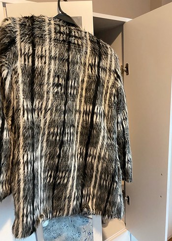 Gri Zebra Desenli Kadın Suni Kürk - Görsel 3