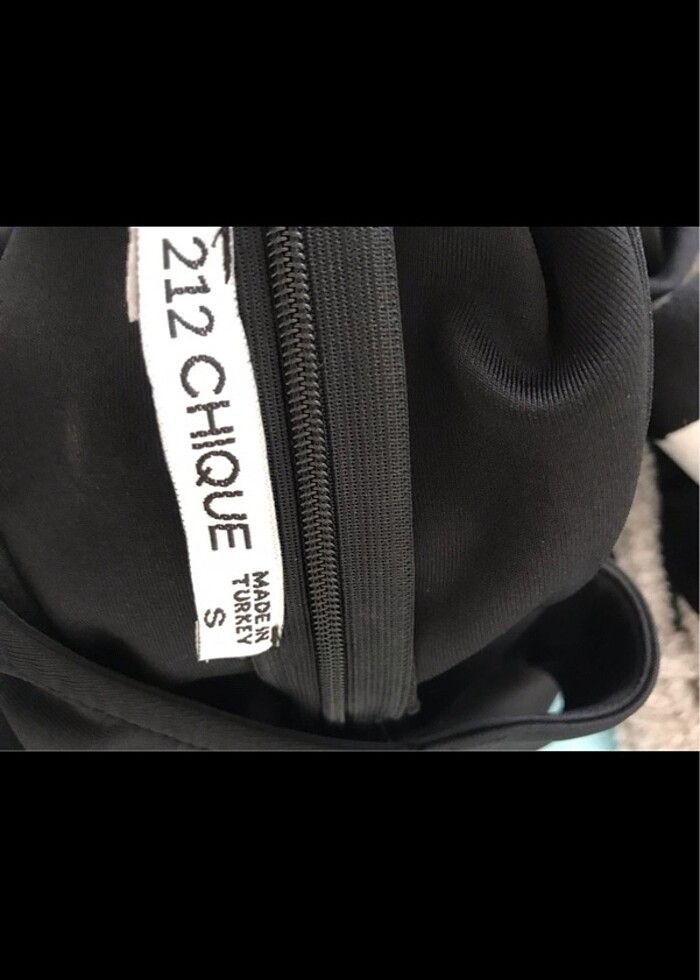 Scuba Kumaş Omuz Dekolte Detaylı Elbise - Görsel 4