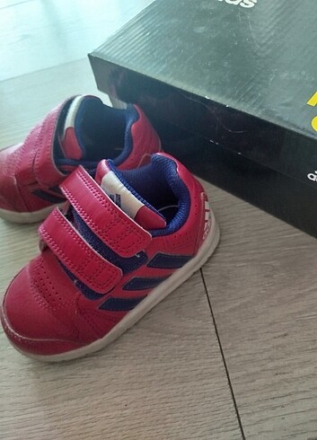 22 Beden Adidas spor ayakkabı