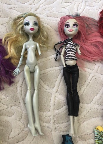 Monster High Renkli Kıyafetli 5 Karanlık Temalı Bebek Seti