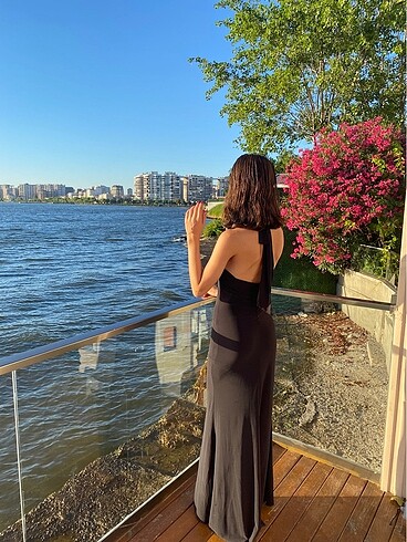 s Beden Sırt detaylı siyah elbise