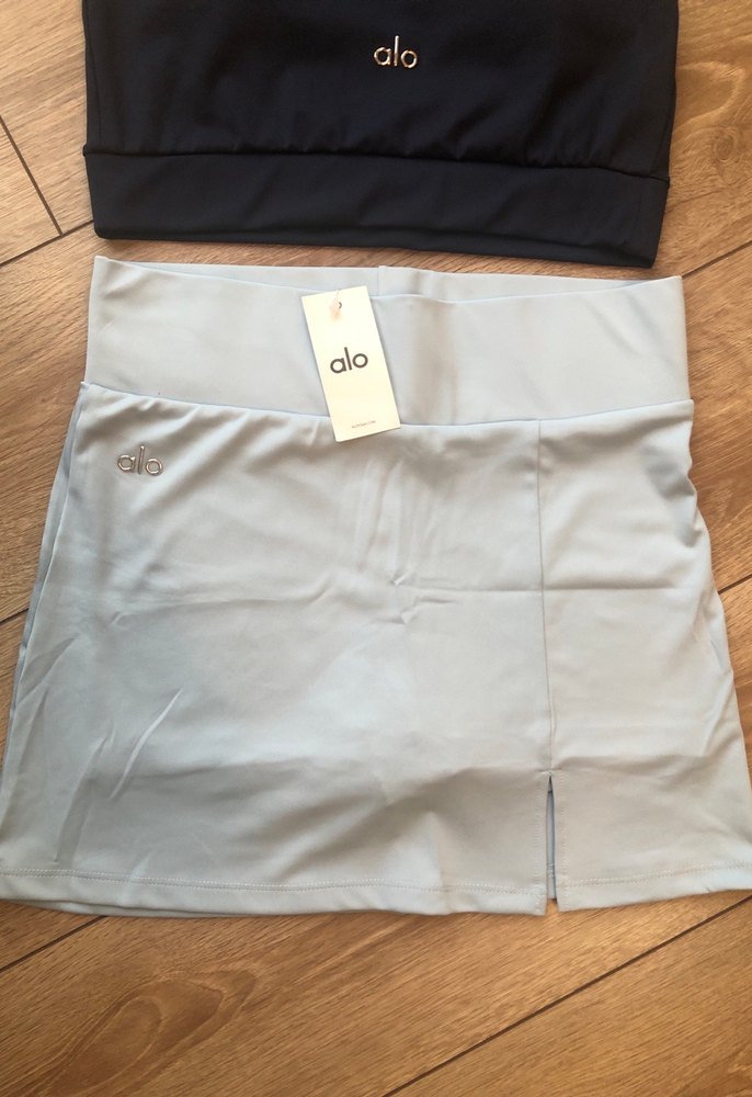 Alo Siyah Spor Büstiyer ve Gri Mini Etek - Görsel 2