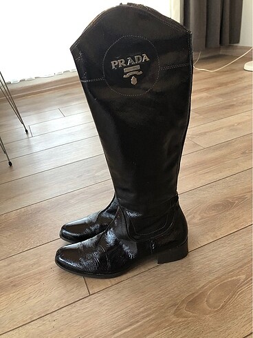Prada çizme