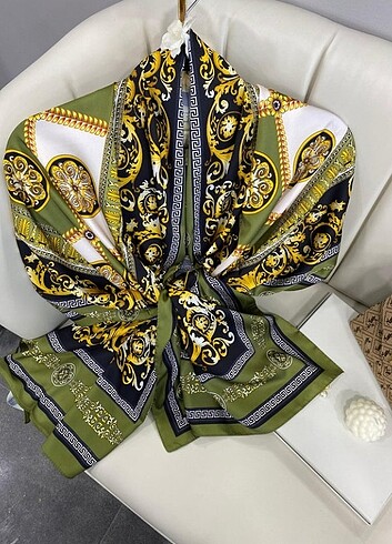 Versace desenli şal 